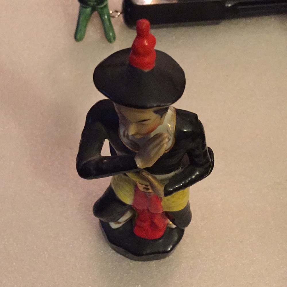 Vintage Marua statute